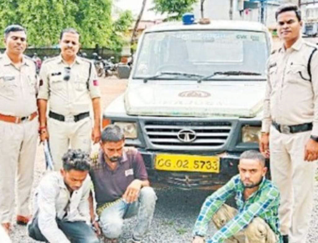 सीएचसी से महतारी एक्सप्रेस पार, 3 गिरफ्तार 