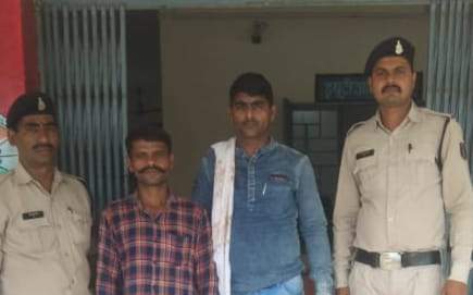 पत्रकार बन धमकाकर वसूली, दो पकड़ाए 