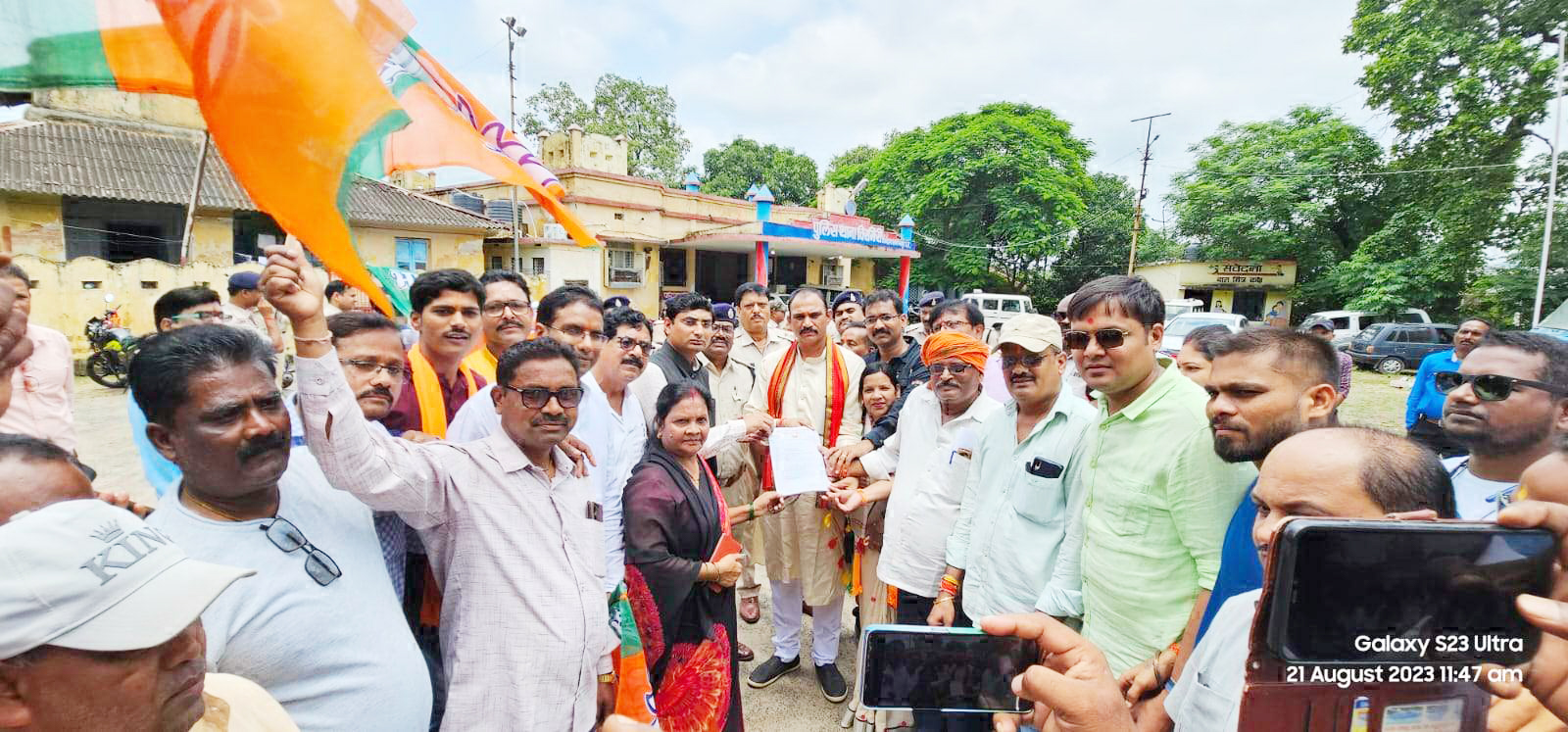 पूर्व विधायक समेत भाजपाई पहुंचे थाने, कबाड़ चोर गिरोह के सरगना की गिरफ्तारी की मांग