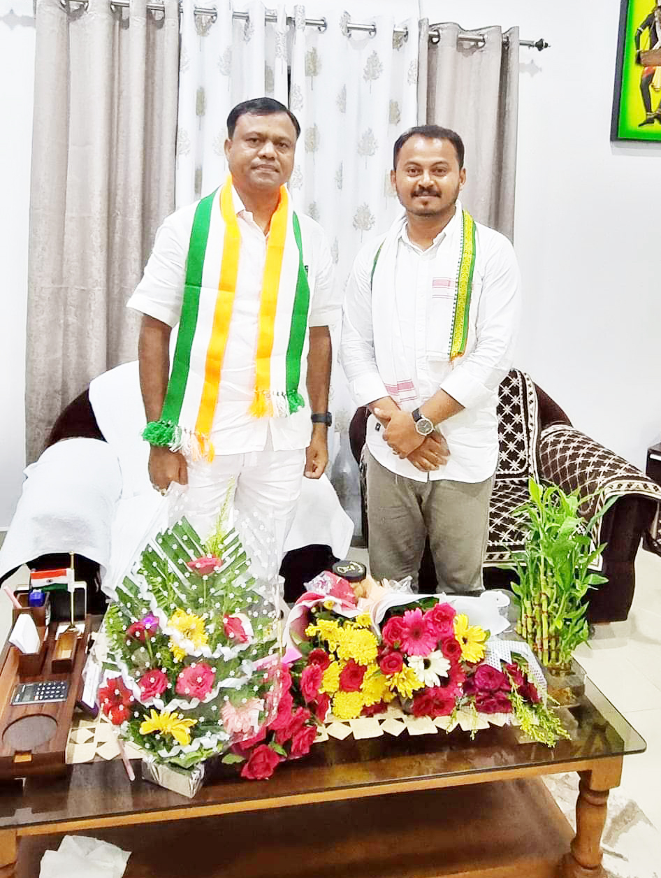 पीसीसी अध्यक्ष बैज से प्रमोद कुंजाम ने सौजन्य भेंट की