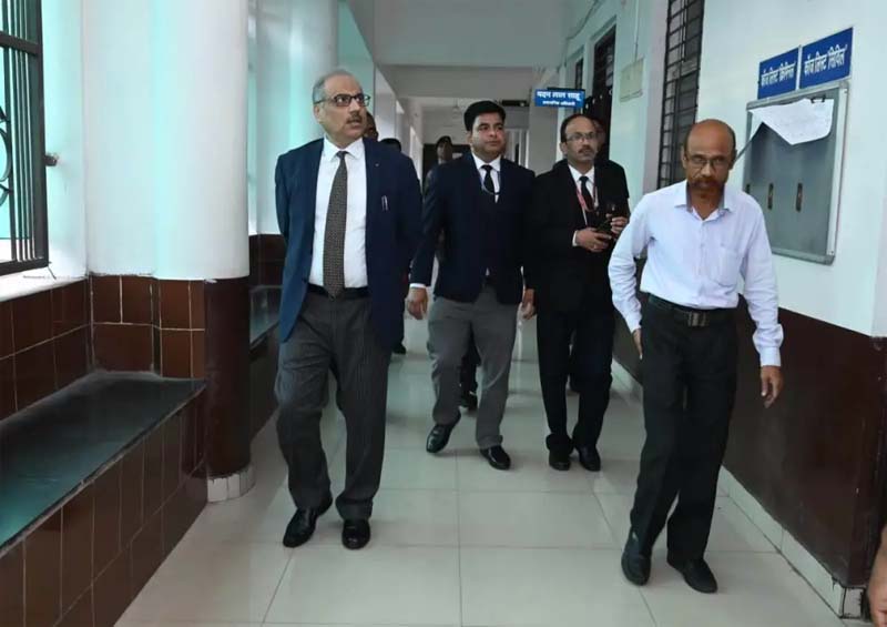 मुख्य न्यायाधीश ने रायगढ़ जिला न्यायालय का किया निरीक्षण मुख्य न्यायाधीश ने रायगढ़ जिला न्यायालय का किया निरीक्षण