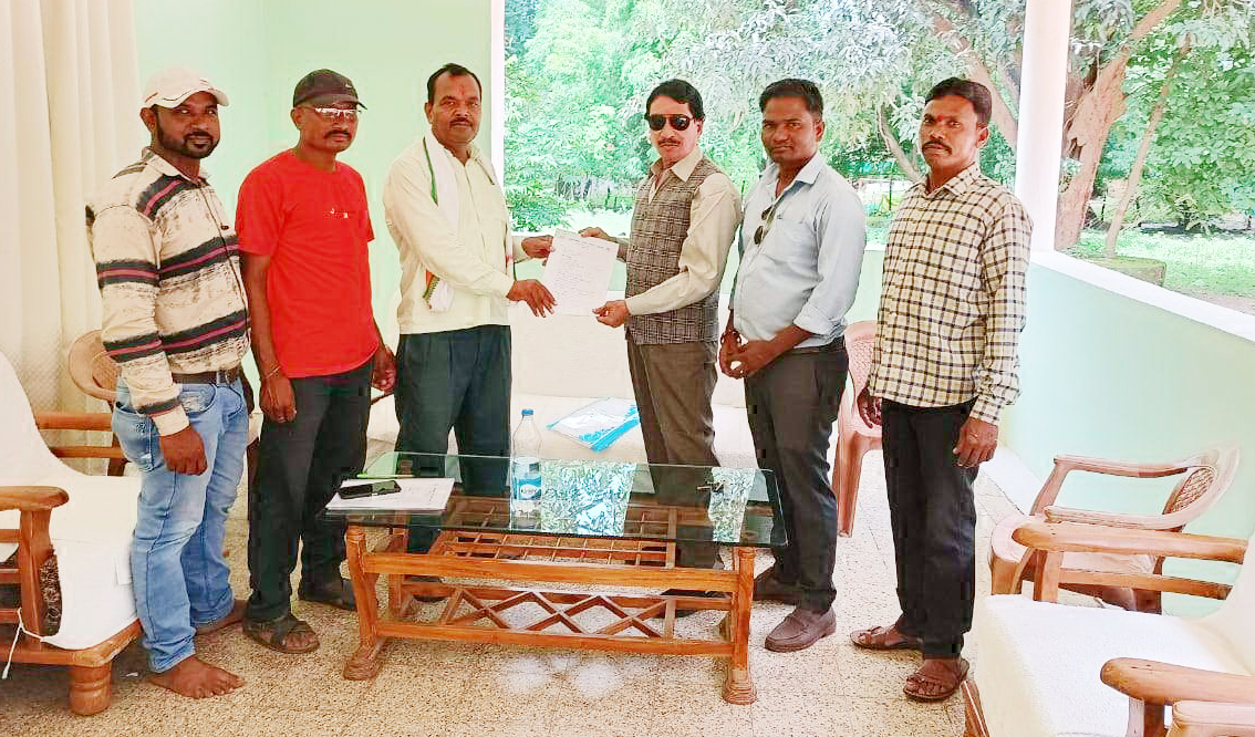 पूर्व विधायक अशोक सोम ने दावेदारी का आवेदन सौंपा