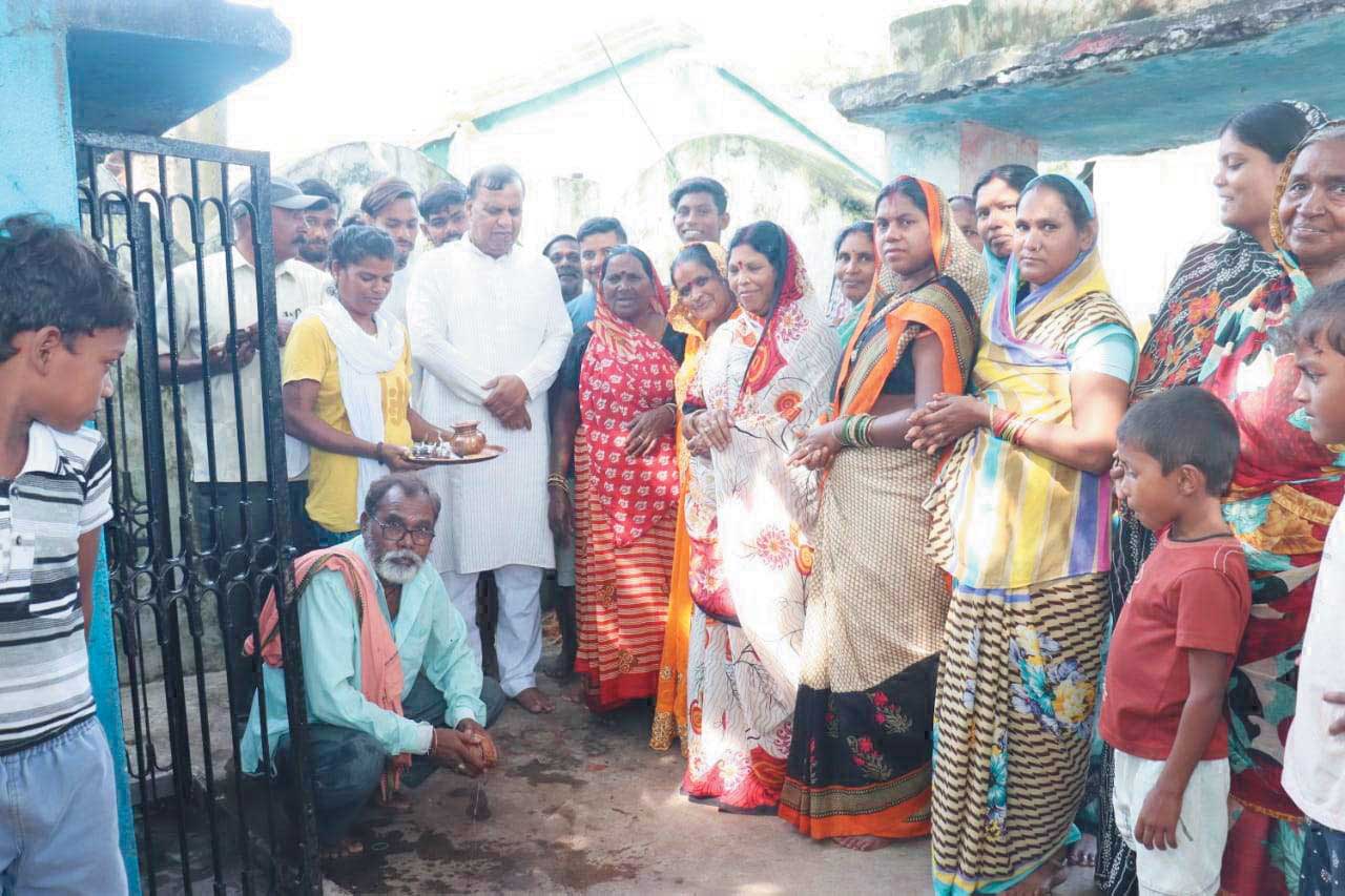 शिवरतन ने सामुदायिक भवन व रंगमंच निर्माण कार्य का किया भूमिपूजन