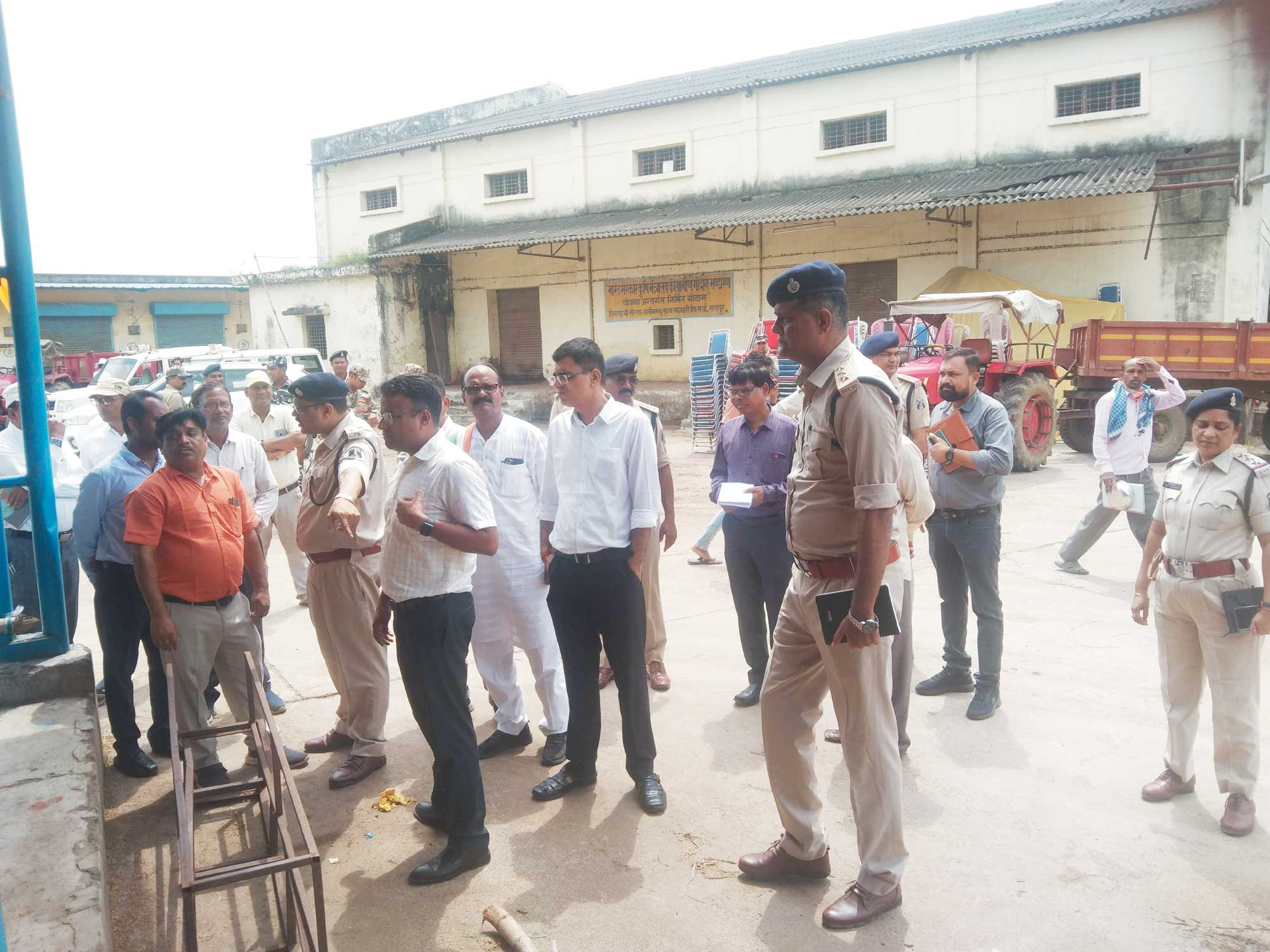 सीएम के बूथ स्तरीय कार्यक्रम स्थल का कलेक्टर ने लिया जायजा