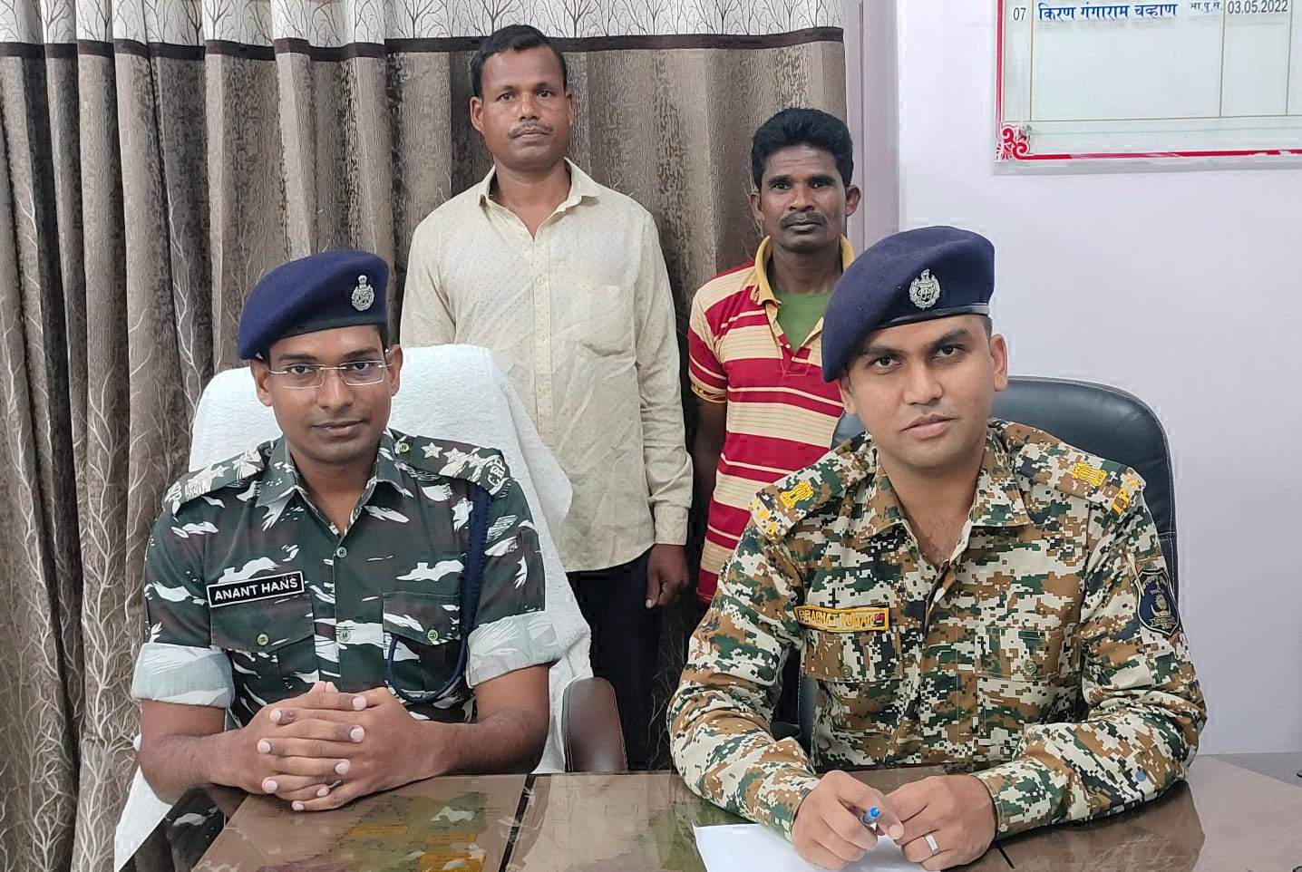 एक लाख के ईनामी सहित  2 नक्सलियों का समर्पण