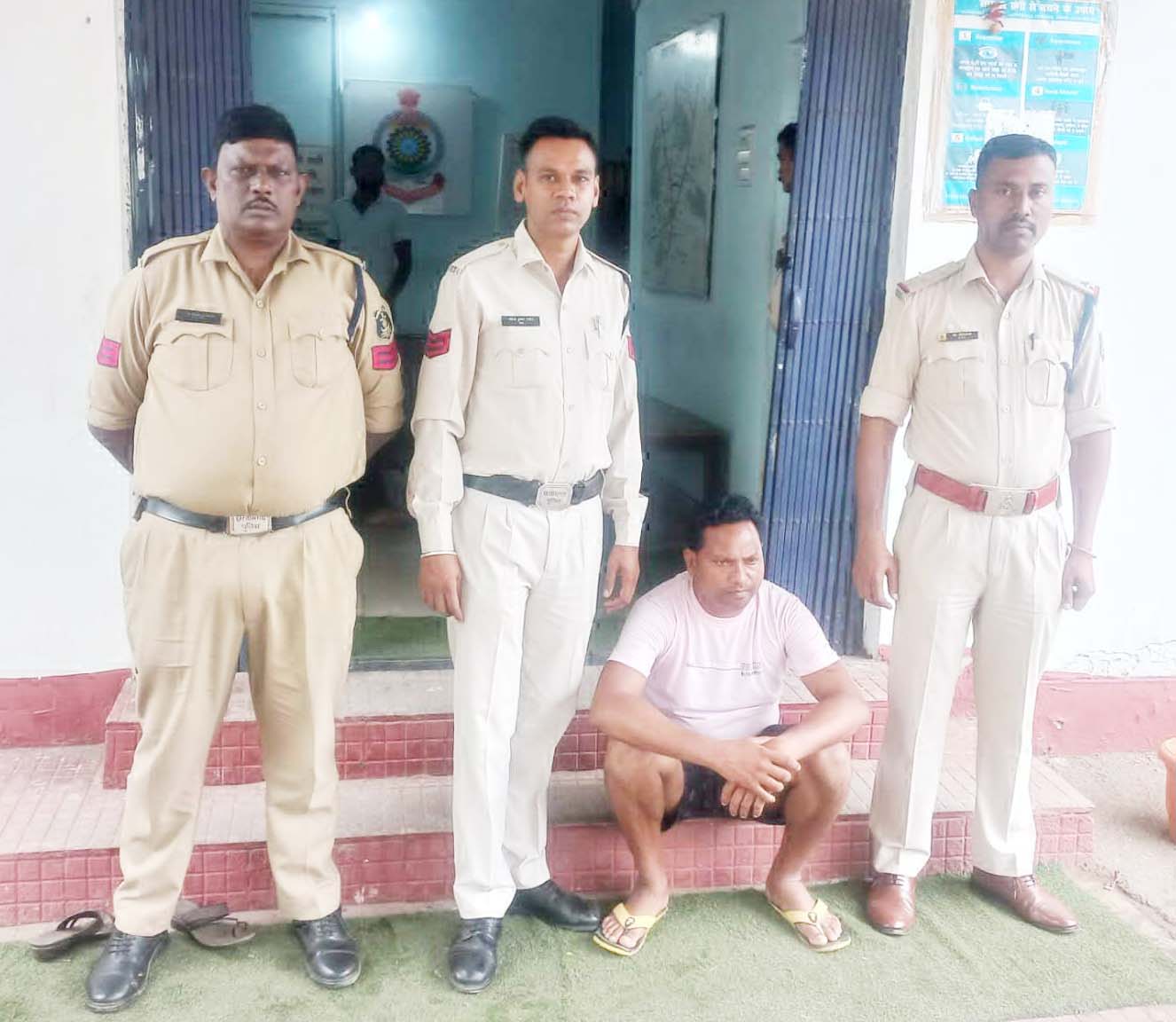 घर घुसकर लूटपाट, चंद घंटे में पकड़ाया आरोपी घर घुसकर लूटपाट, चंद घंटे में पकड़ाया आरोपी