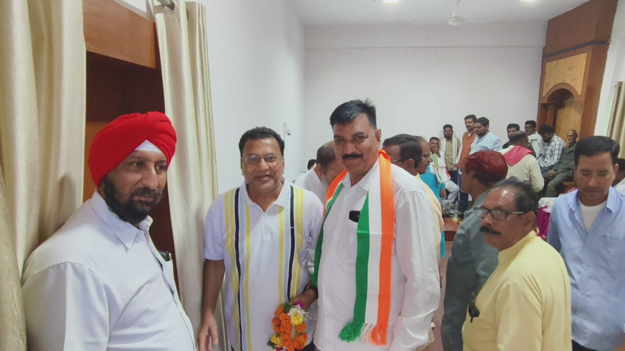 कांग्रेस के दावेदारों से वन-टू-वन स्क्रीनिंग कमेटी सदस्य हुए रूबरू