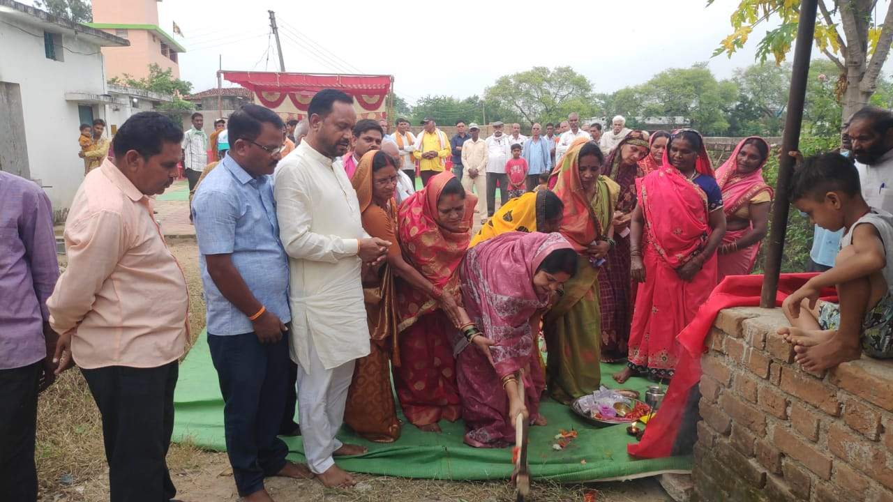 धमतरी विधायक ने सांकरा में किया भवन निर्माण का लोकार्पण व भूमिपूजन
