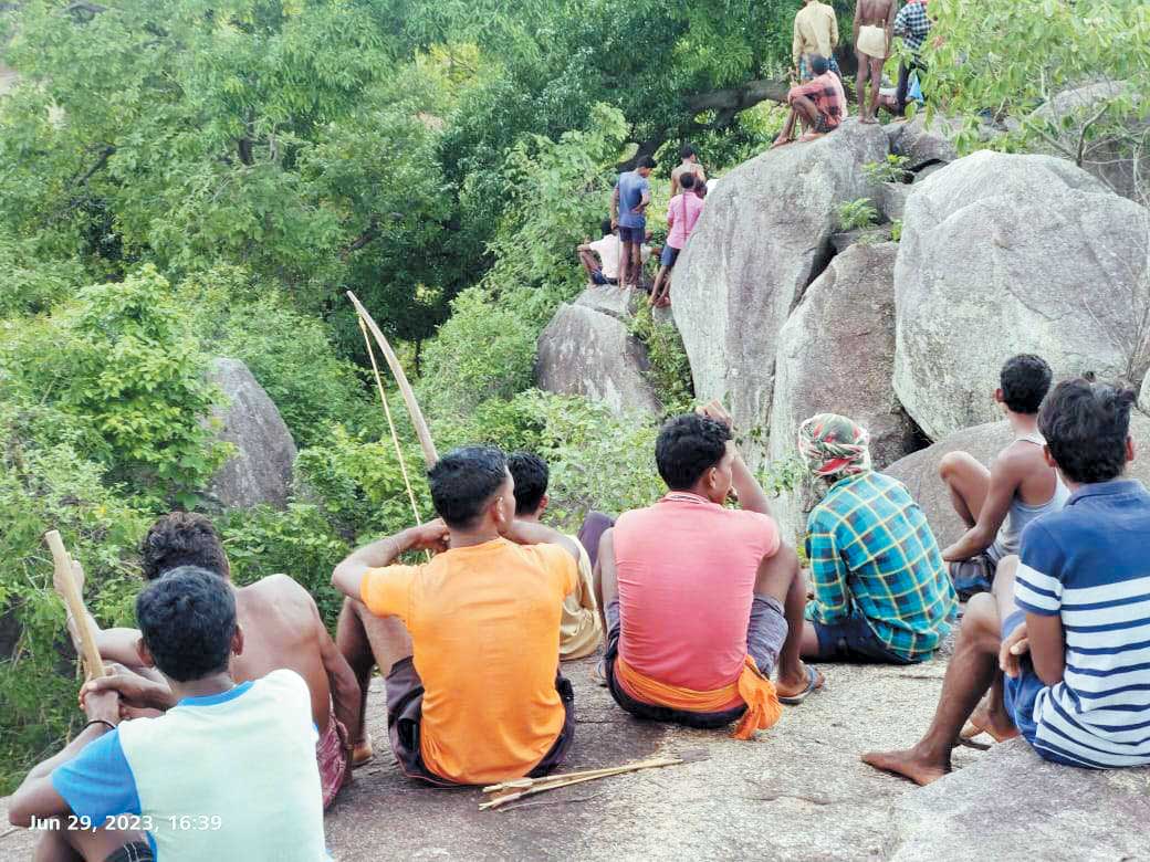 चित्रकोट में दिखा तेंदुआ, कई मवेशियों को कर चुका है घायल
