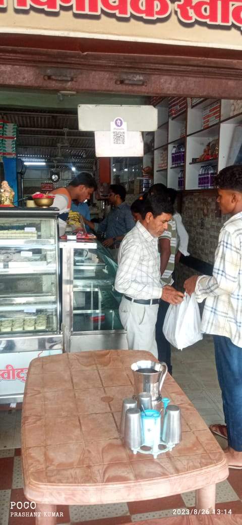 मिठाई दुकानों की जांच, लिये नमूने अमानक खाद्य पदार्थों को करवाया नष्ट