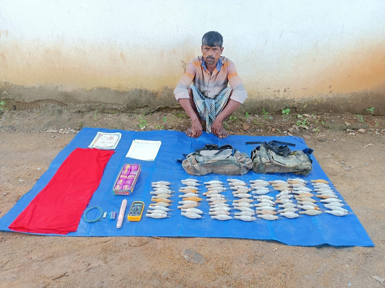 नक्सली लीडर गिरफ्तार, हथियार-तीर बम बरामद