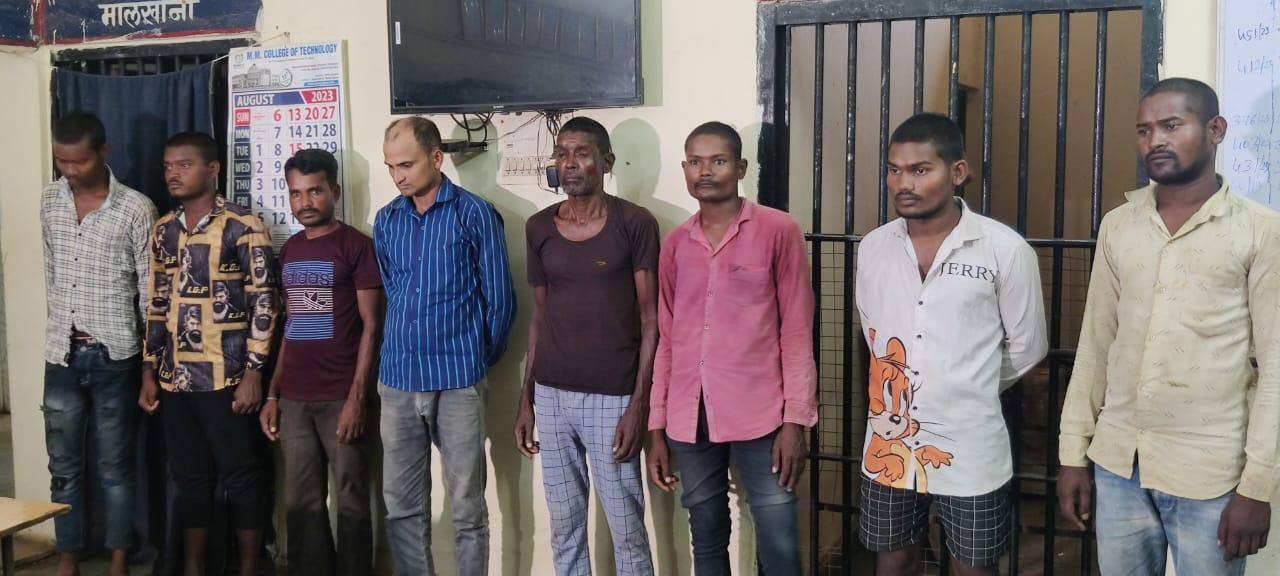 चोर की पीट पीटकर हत्या,  1 नाबालिग  समेत 9  गिरफ्तार, इनमें पांच पिता-पुत्र भी 