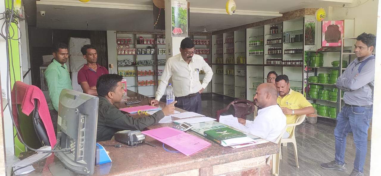 समितियों में अव्यवस्था, कारण बताओ नोटिस