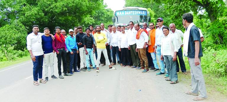 27 फीसदी आरक्षण की मांग को लेकर ग्रामीण साहू समाज बेलरगांव प्रदर्शन के लिए रवाना