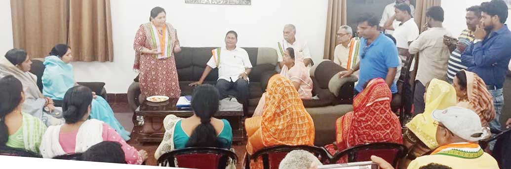 अभामहिला कांग्रेस राष्ट्रीय अध्यक्ष नेट्टा डिसूजा ने प्रत्याशियों से की मुलाकात