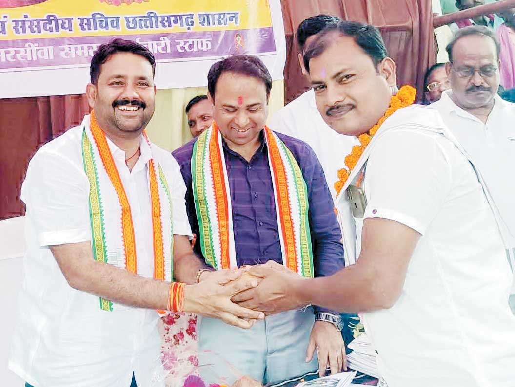 संसदीय सचिव चंद्रदेव ने किसानों का किया सम्मान