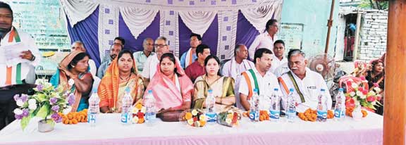 सम्मान समारोह में शामिल हुईं विधायक उत्तरी