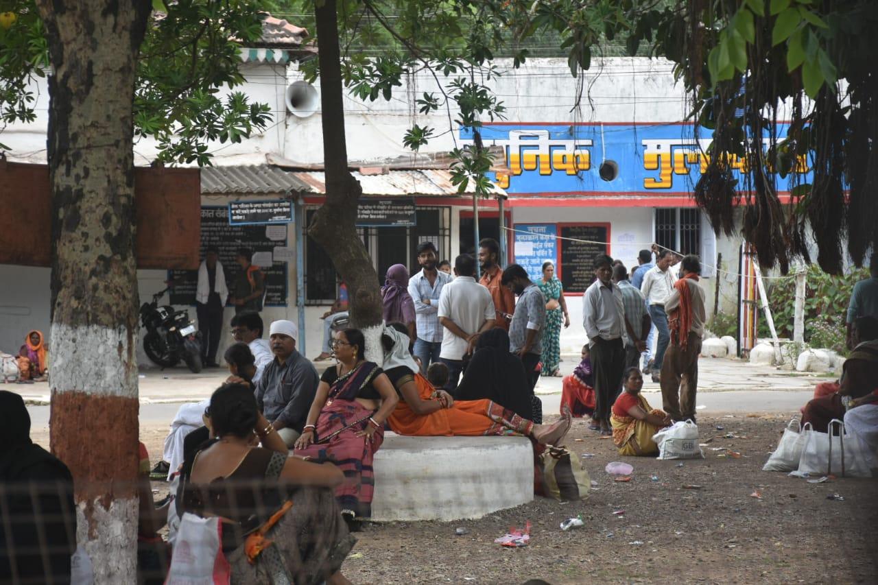 पहले कोविड, और अब आई फ्लू की वजह  से जेल प्रशासन ने बहनों को घरों में रोका 
