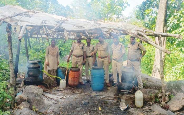 5 मामलों में ओडिशा की 280 लीटर शराब जब्त