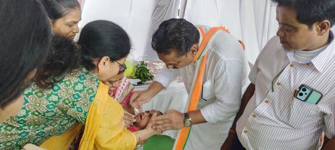 महापौर ने बच्चों को विटामिन ‘ए’ सिरप पिलाकर किया शिशु संरक्षण माह शुरु