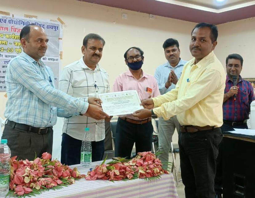 जिले के विज्ञान के शिक्षक तरासेंगे स्कूली बच्चों में वैज्ञानिक प्रतिभाएं