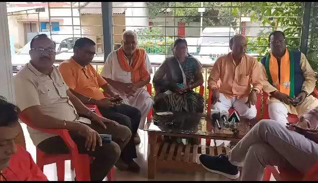 झारखंड के भाजपा विधायक ने संसदीय सचिव पर बोला हमला