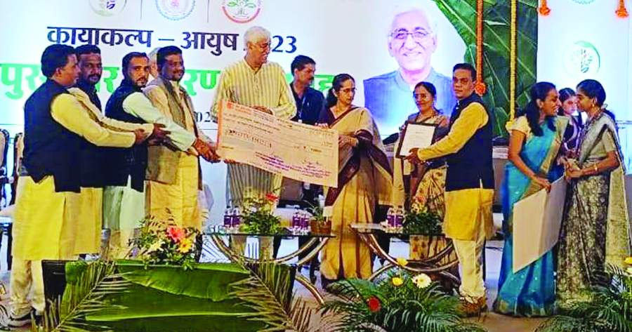 आयुष औषधालय बोरगांव को मिला प्रथम पुरस्कार आयुष औषधालय बोरगांव को मिला प्रथम पुरस्कार