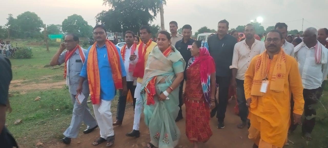 विधायक छन्नी साहू ने किया 24 लाख के विकास कार्यों का भूमिपूजन विधायक छन्नी साहू ने किया 24 लाख के विकास कार्यों का भूमिपूजन