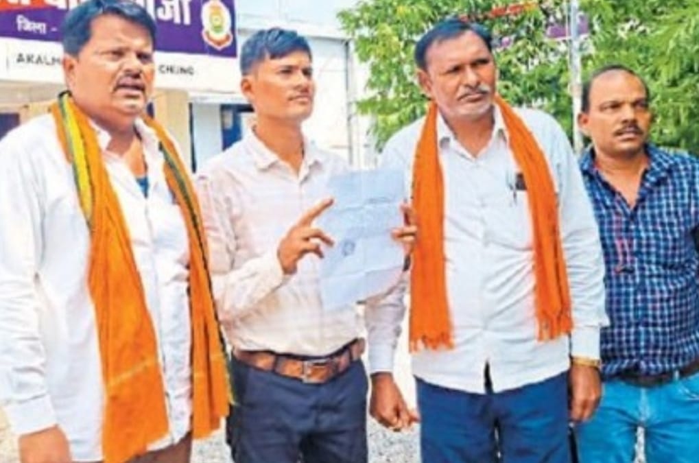 बैंक एजेंट ने किसान को किया अपमानित, शिकायत