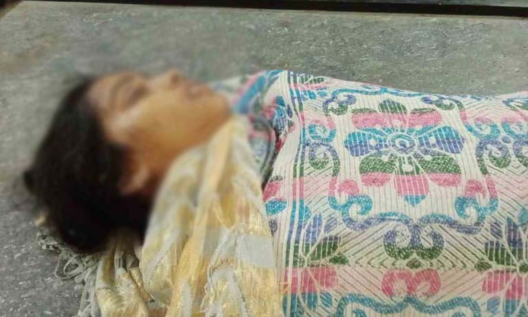 कार सायकिल को टक्कर मारते हुए खेत में पलटी, युवती की मौत