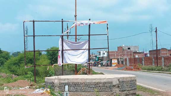 खबर का असर: 6 माह से बंद निर्माण कार्य शुरू खबर का असर: 6 माह से बंद निर्माण कार्य शुरू