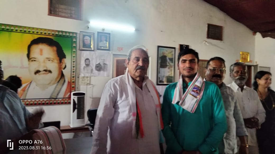 नगर के युवा कृष्णा मेश्राम ने किया कांग्रेस प्रवेश