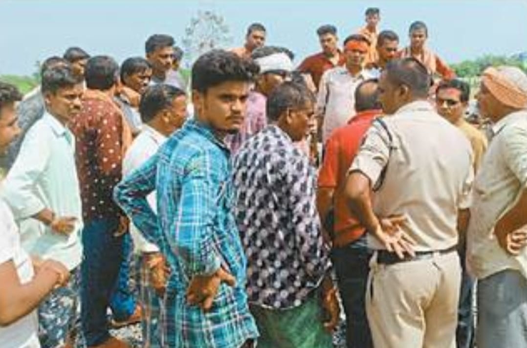 बिजली कटौती, किसानों ने देवरबीजा सब स्टेशन घेरा