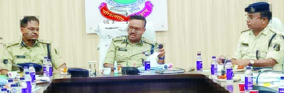 कानून व्यवस्था, मतदान केंद्रों और सुरक्षा बलों के ठहरने की व्यवस्था समेत कई बिन्दुओं पर चर्चा कानून व्यवस्था, मतदान केंद्रों और सुरक्षा बलों के ठहरने की व्यवस्था समेत कई बिन्दुओं पर चर्चा