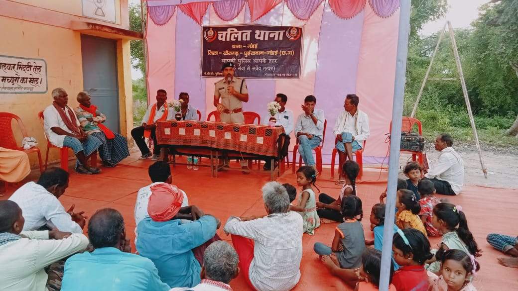 पुलिस ने लगाया चलित थाना