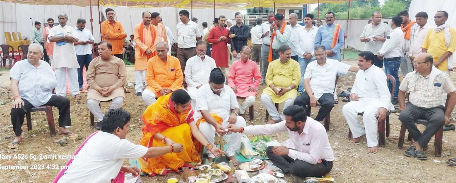 श्री गुरूजी सेवा समिति कार्यालय के लिए भूमिपूजन