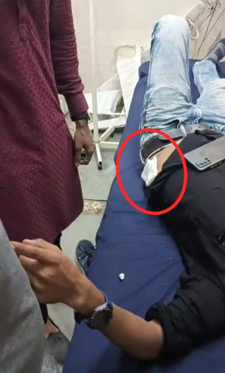 विवादित मीना बाजार में धारदार हथियार से युवक पर प्राणघातक हमला विवादित मीना बाजार में धारदार हथियार से युवक पर प्राणघातक हमला