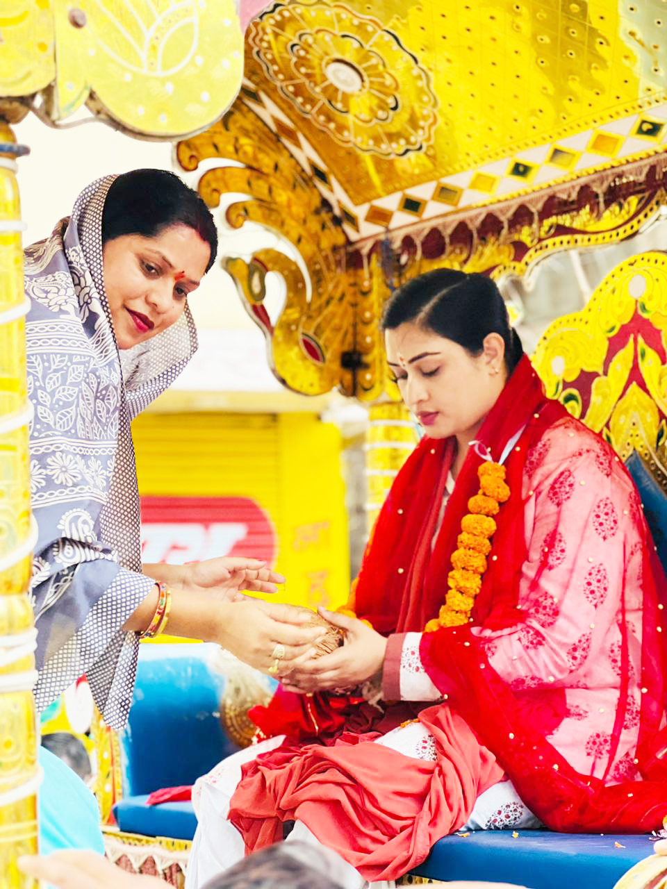 श्रीराम कथा पर निकली शोभायात्रा में विधायक शामिल हुईं