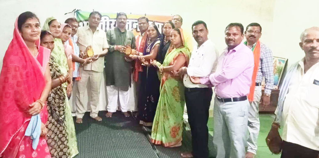 भाजपा मंडल मगरलोड कार्यसमिति बैठक कपालफोड़ी में