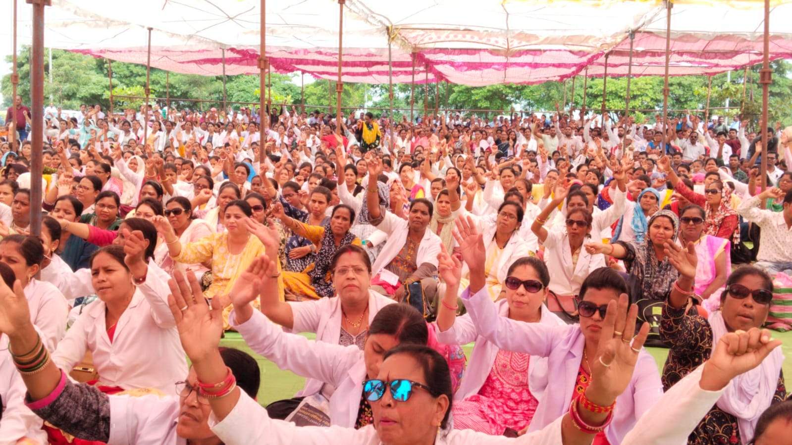 स्वा. कर्मियों की बर्खास्तगी से पूरे समाज में नाराजगी, कर्मचारी संगठनों में भी आक्रोश 