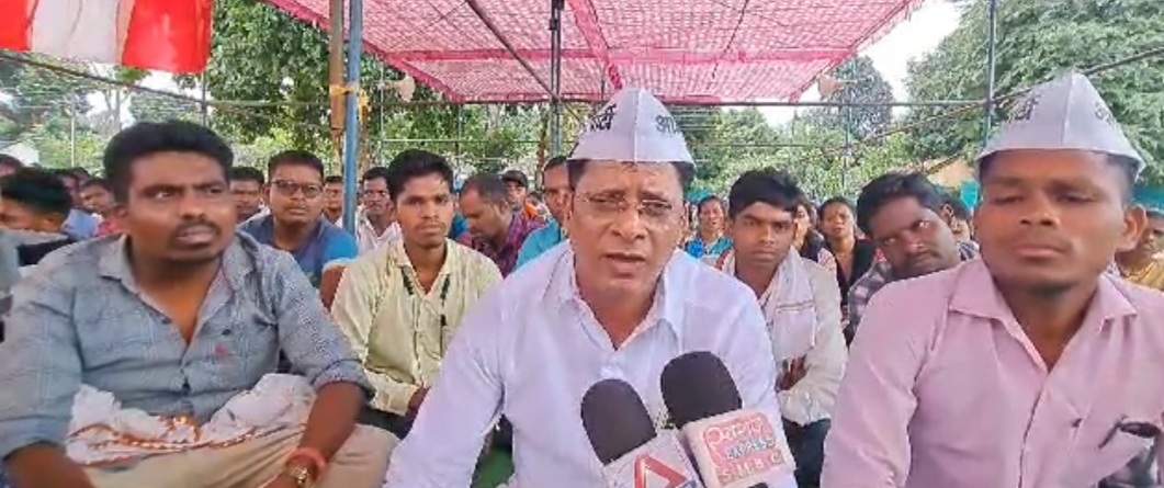 स्कूल सफाई कर्मचारी संघ का बेमु्द्दत धरना प्रदर्शन शुरू स्कूल सफाई कर्मचारी संघ का बेमु्द्दत धरना प्रदर्शन शुरू