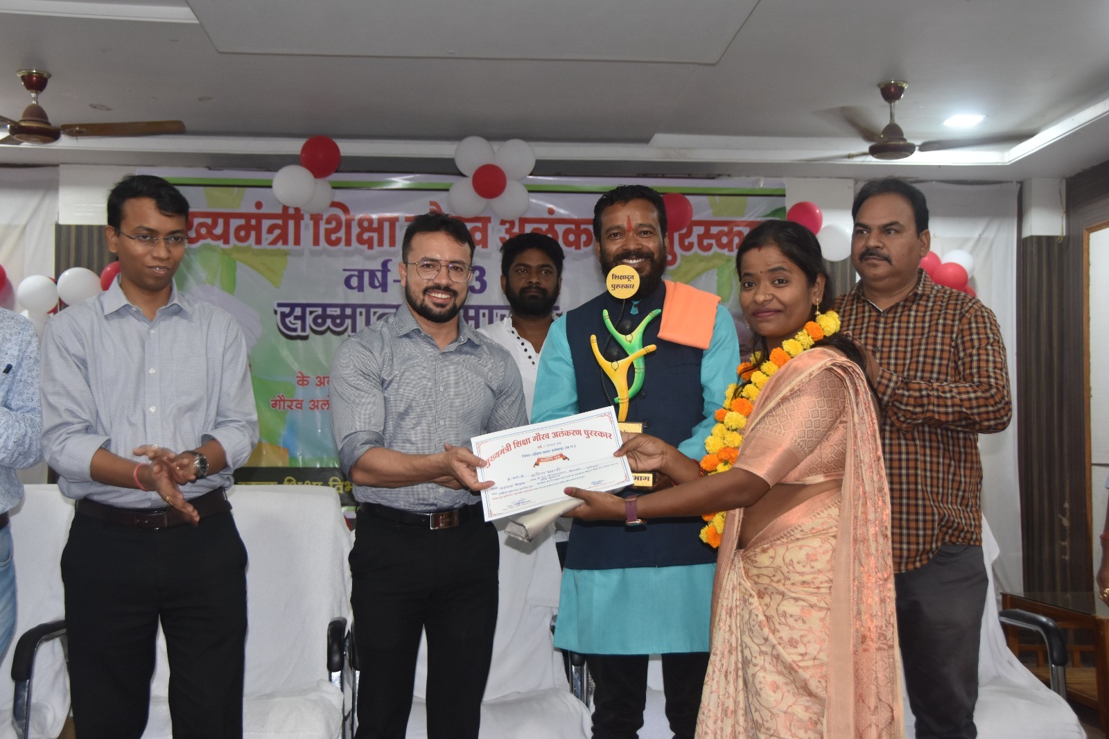 शिक्षक दिवस पर उत्कृष्ट शिक्षक पुरस्कृत