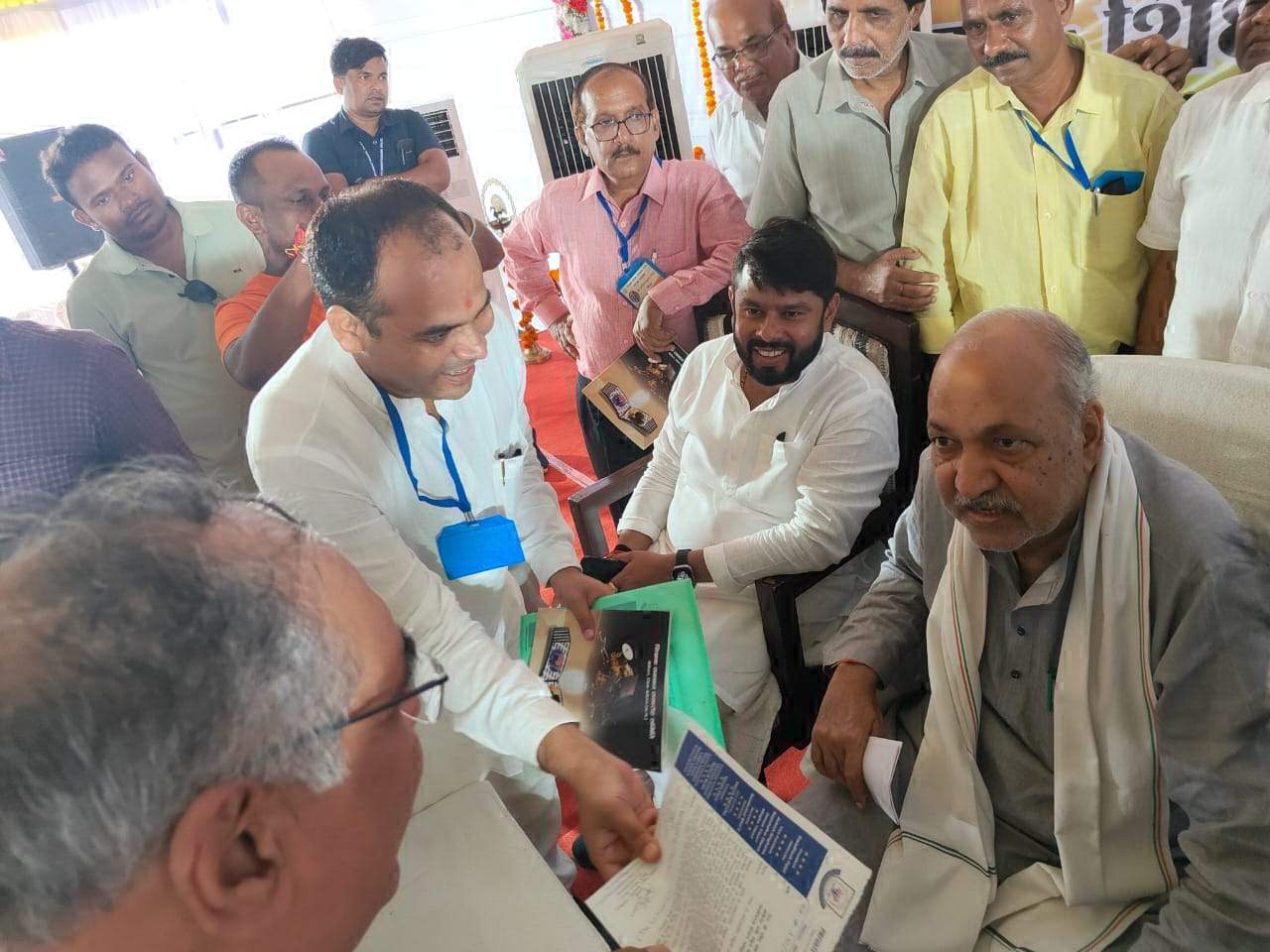 प्राइवेट स्कूल मैनेजमेंट एसोसिएशन  ने शिक्षा मंत्री चौबे को सौंपा ज्ञापन 