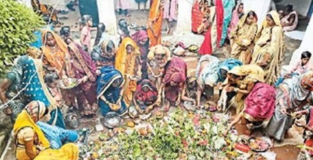 संतान की लम्बी उम्र के लिए माताओं ने उपवास रख सगरी की पूजा की