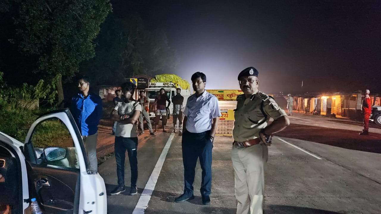 देर रात सीमावर्ती लोदाम चेक पोस्ट निरीक्षण में पहुंचे कलेक्टर-एसपी