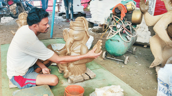 बचपन से सीखा हुनर जवानी में दो वक्त की रोटी का बना सहारा