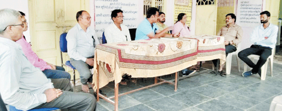 तीन वर्षों से भुगतान नहीं, शिक्षक दिवस पर काला फीता बांधकर संचालकों ने जताया विरोध