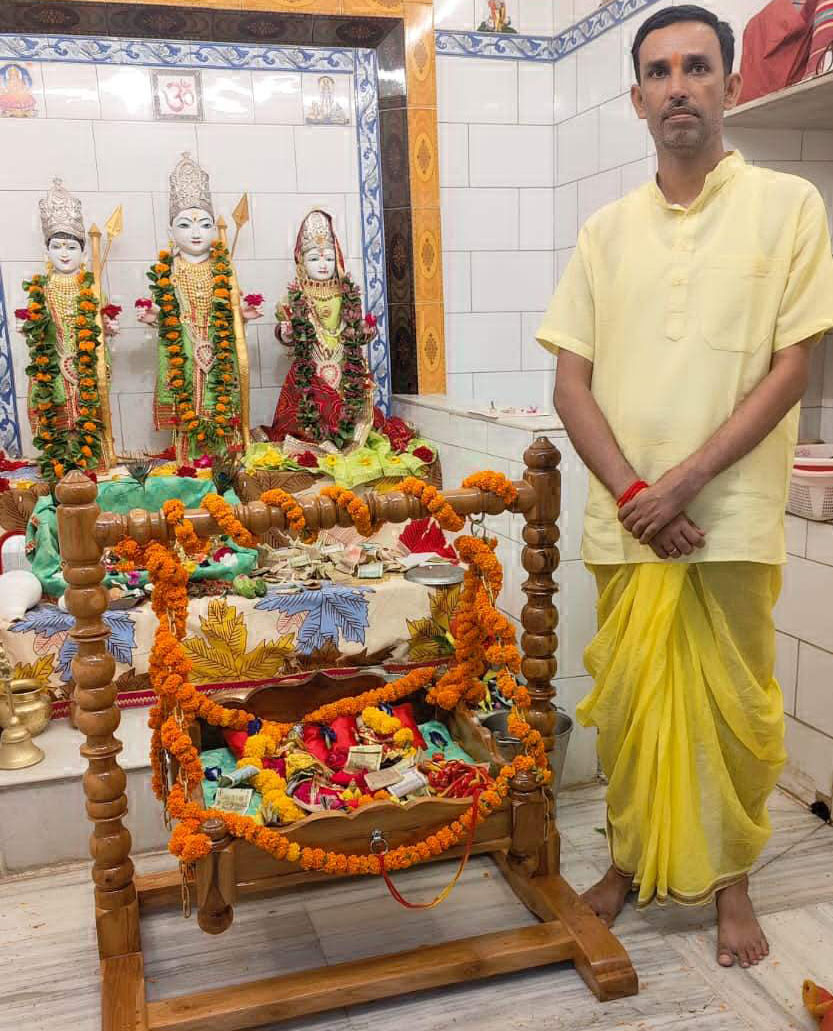 धूमधाम से मनी जन्माष्टमी, मंदिरों में बरसते पानी के बीच उमड़ा जन सैलाब