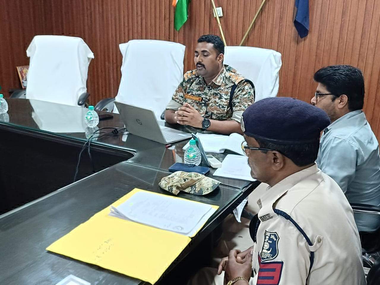 दंतेवाड़ा पुलिस ने दिया प्रशिक्षण दंतेवाड़ा पुलिस ने दिया प्रशिक्षण
