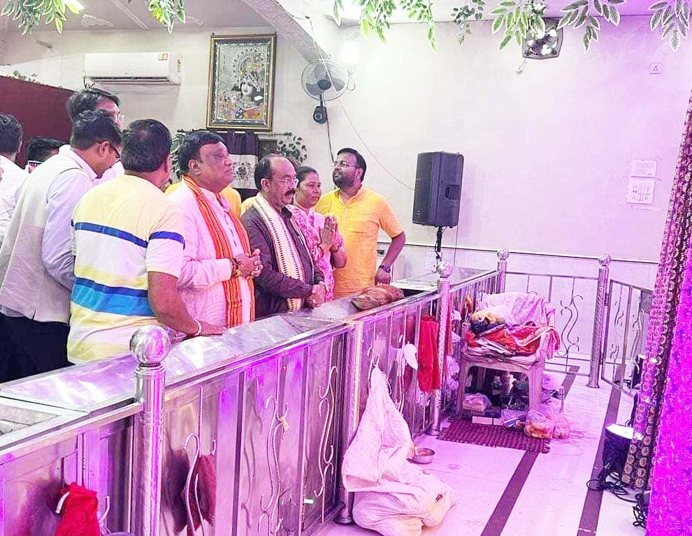 श्रीकृष्ण जन्माष्टमी झूला उत्सव, झांकियों के दर्शन के लिए उमड़ी भीड़ श्रीकृष्ण जन्माष्टमी झूला उत्सव, झांकियों के दर्शन के लिए उमड़ी भीड़